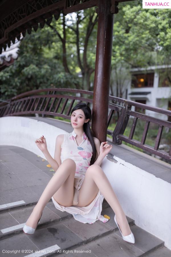逗逗DouDou  [XiuRen]高清写真图 2024.08.29 No.9087 小逗逗 丝袜美腿第27张图片